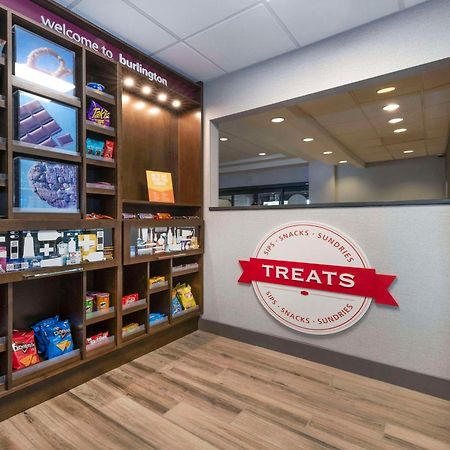 Hampton Inn & Suites Бёрлингтон Экстерьер фото