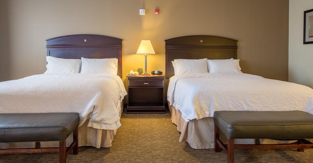 Hampton Inn & Suites Бёрлингтон Экстерьер фото