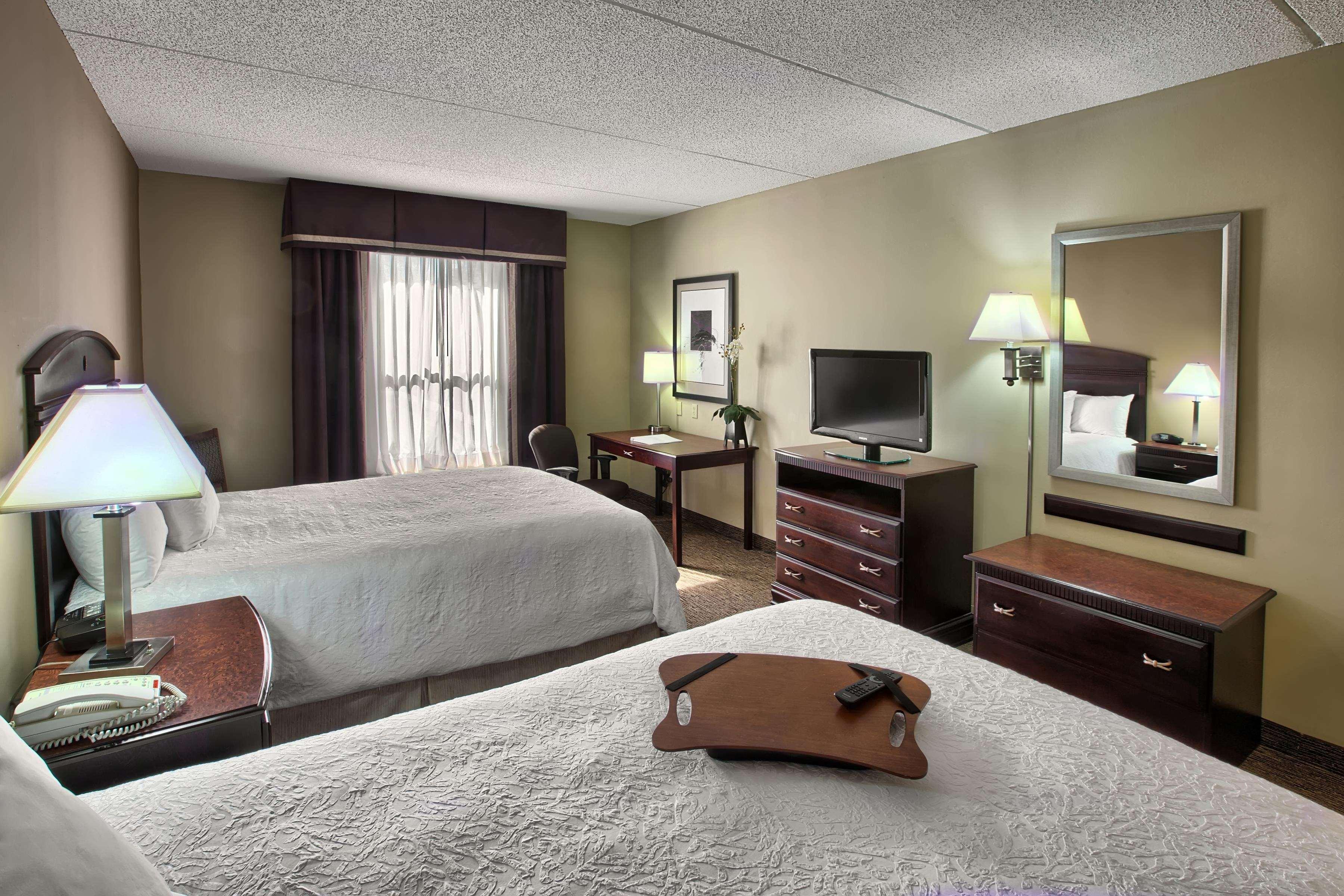 Hampton Inn & Suites Бёрлингтон Номер фото