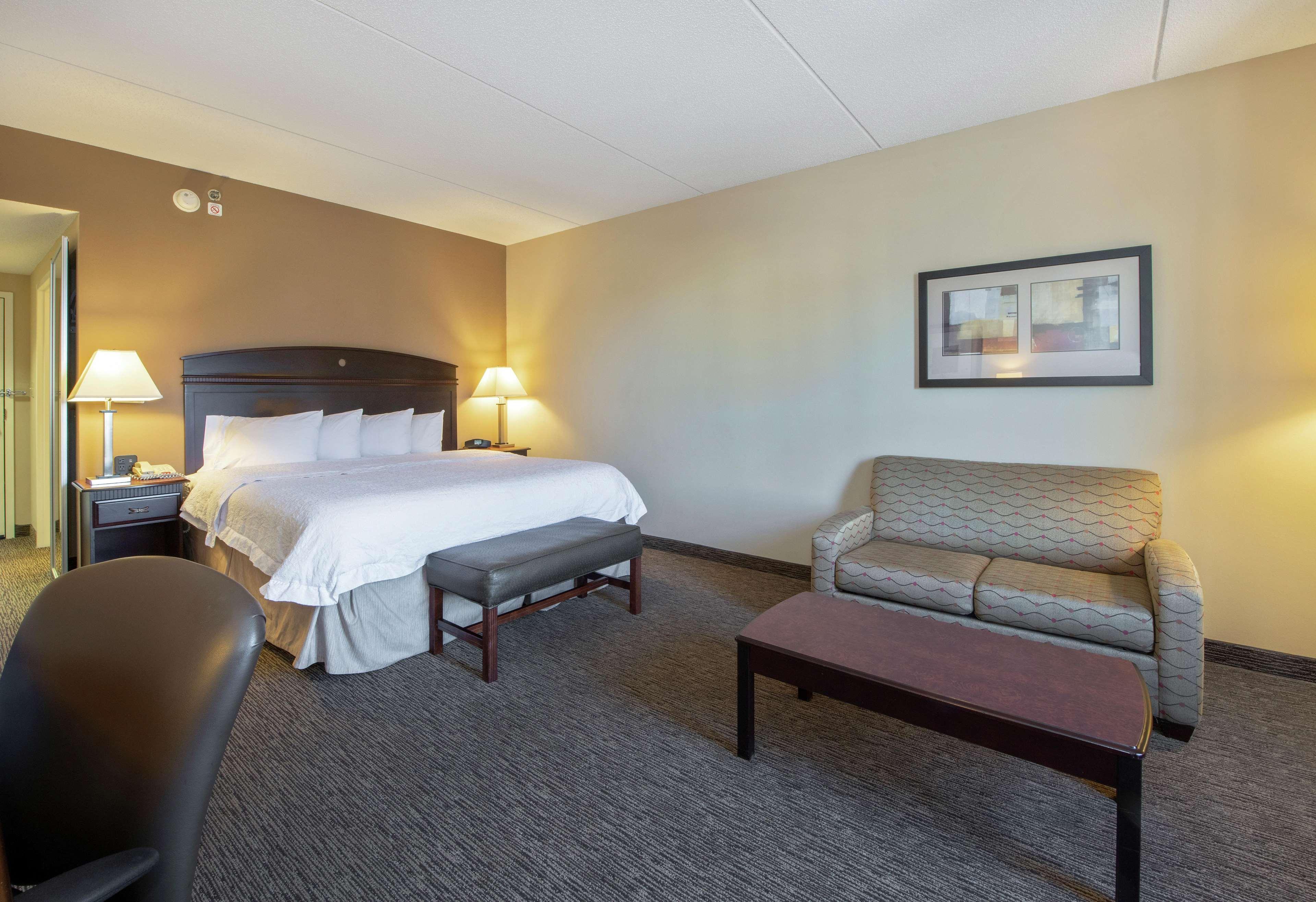 Hampton Inn & Suites Бёрлингтон Экстерьер фото