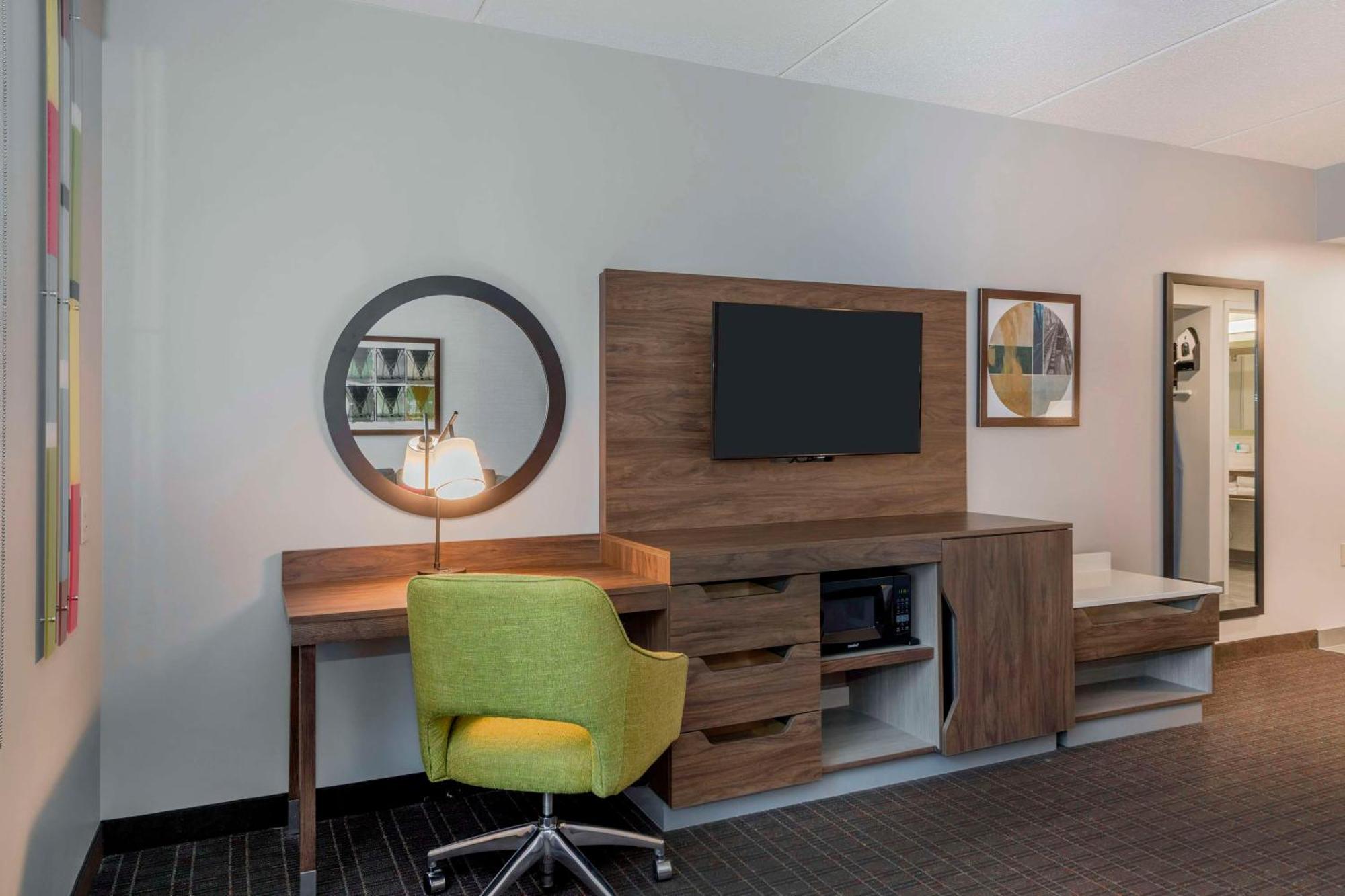 Hampton Inn & Suites Бёрлингтон Экстерьер фото