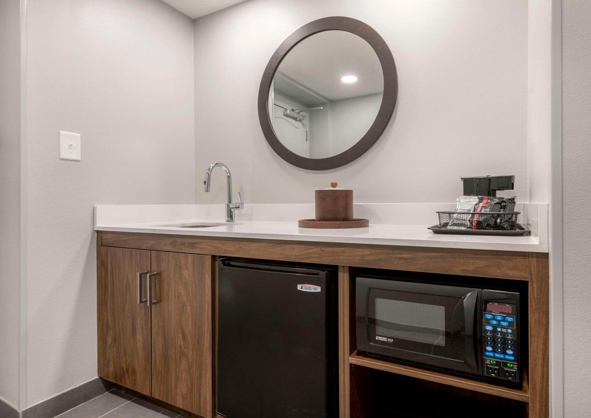 Hampton Inn & Suites Бёрлингтон Экстерьер фото
