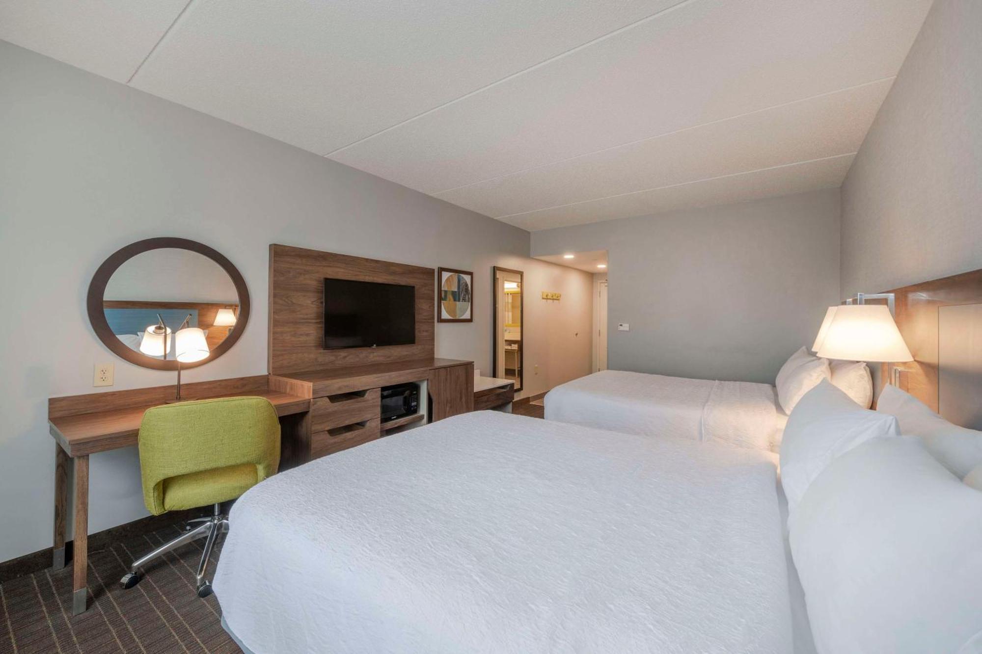 Hampton Inn & Suites Бёрлингтон Экстерьер фото