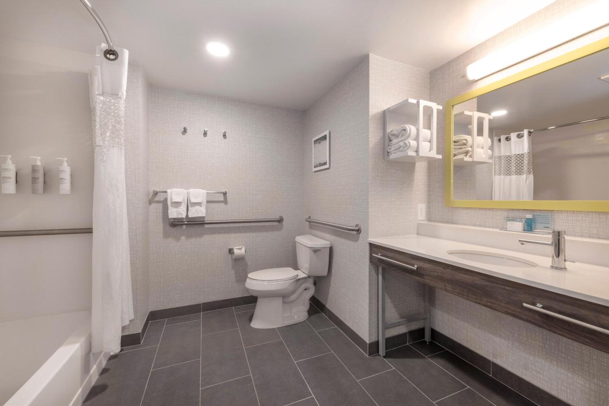 Hampton Inn & Suites Бёрлингтон Экстерьер фото