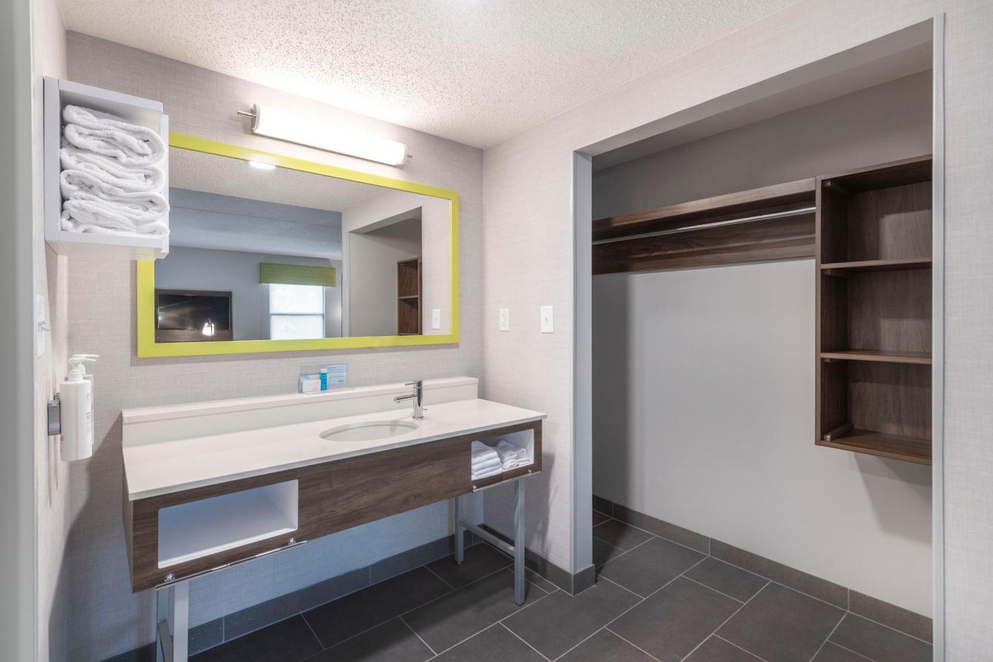 Hampton Inn & Suites Бёрлингтон Экстерьер фото
