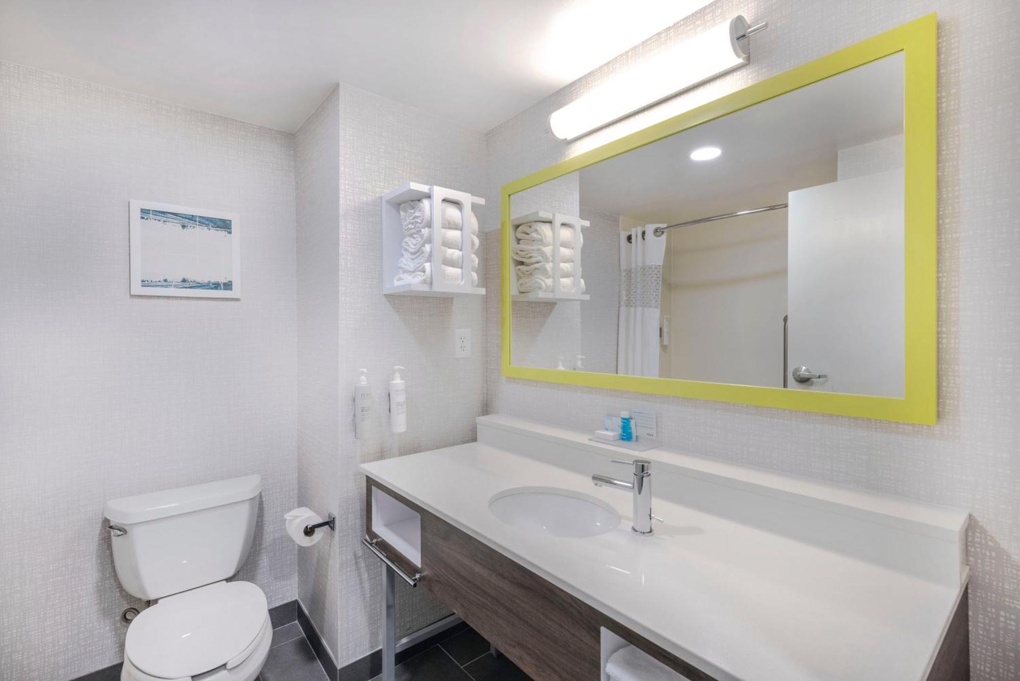 Hampton Inn & Suites Бёрлингтон Экстерьер фото