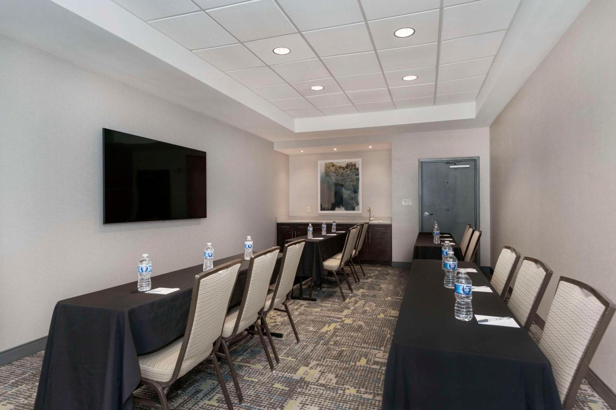 Hampton Inn & Suites Бёрлингтон Экстерьер фото