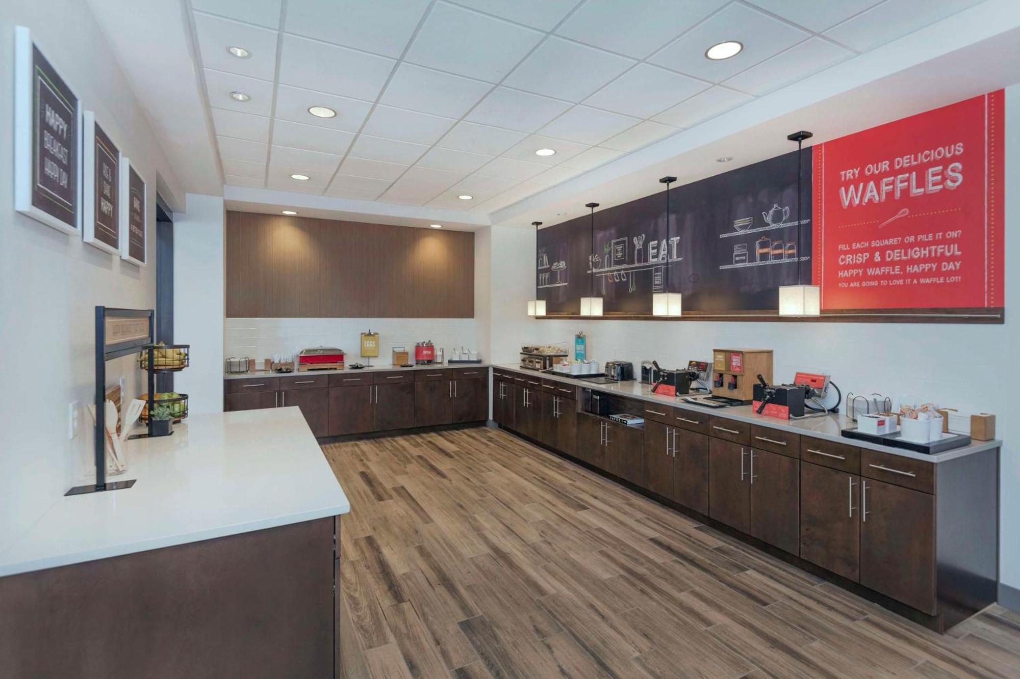 Hampton Inn & Suites Бёрлингтон Экстерьер фото