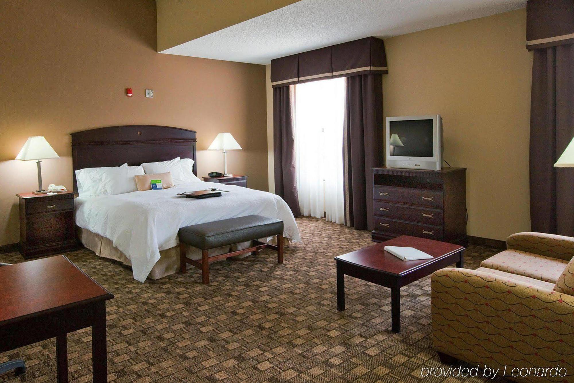 Hampton Inn & Suites Бёрлингтон Номер фото